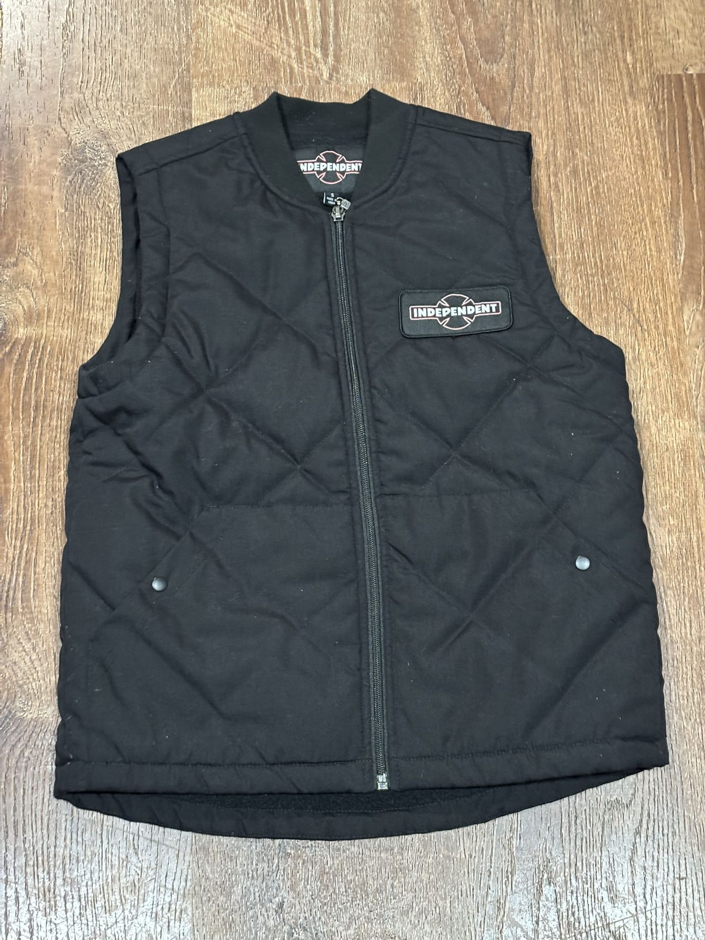 Independent Trucks black quilted vest size small