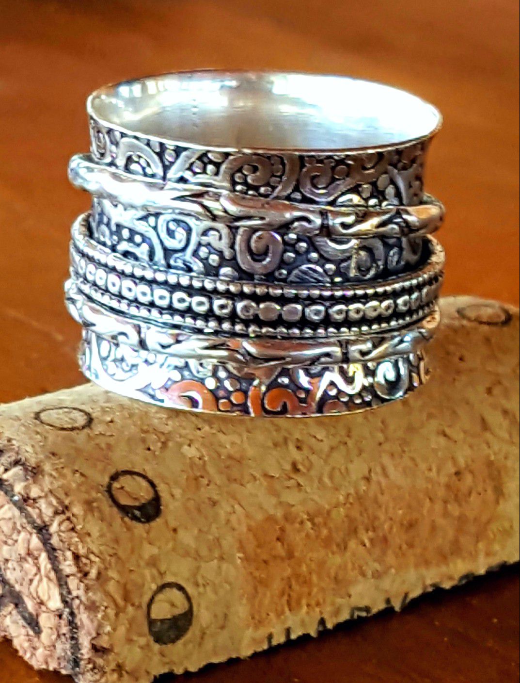 Beautifully hand-crafted sterling silver spinner ring - size 7