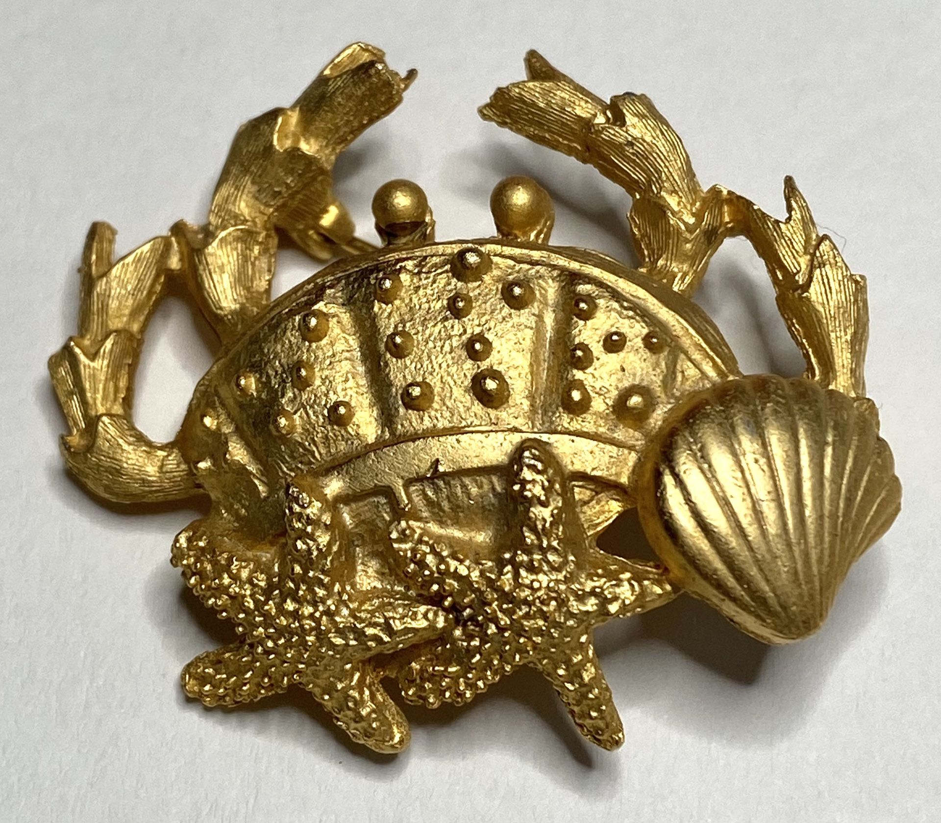 Vintage Crab & Seashells Goldtone Brooch Pin 1.50” tall x 2”w