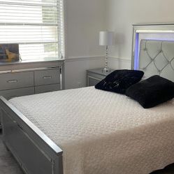 BEDROOM SET QUEEN SIZE