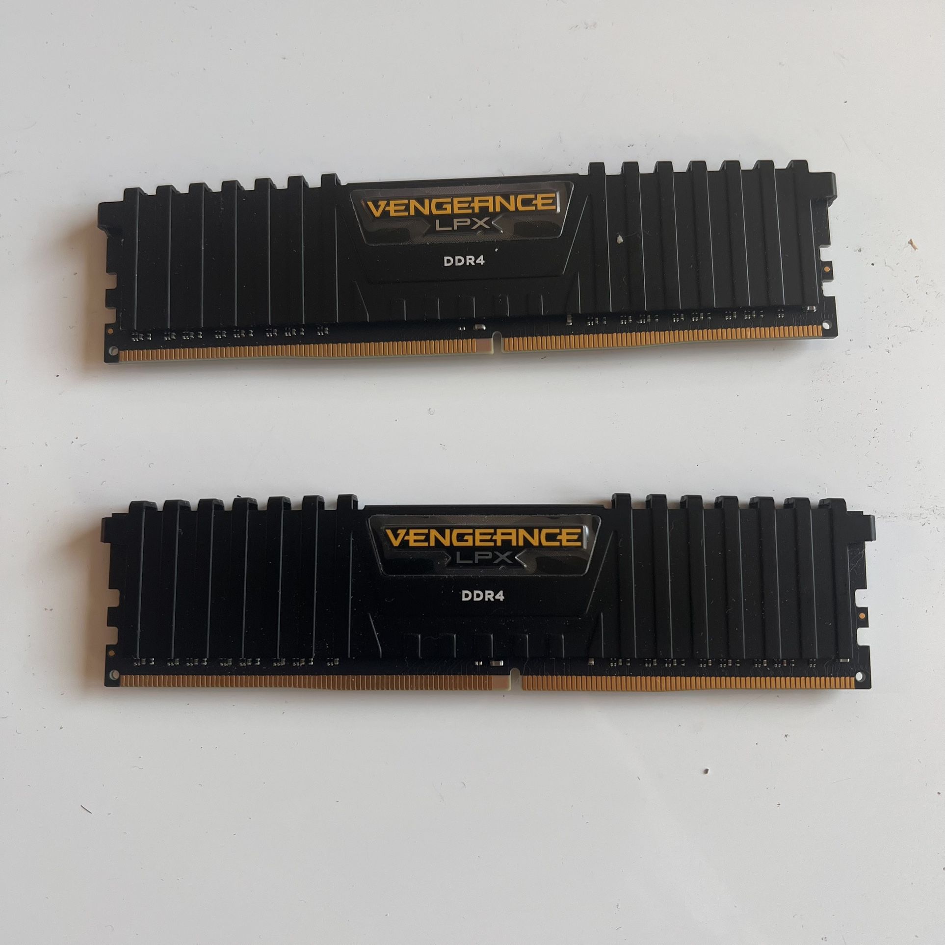 Corsair Vengeance 16gb DDR4 2400mhz
