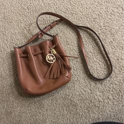 MICHAEL KORS LEATHER CROSSBODY