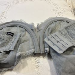 BNWT Size32G.    Never Worn, Never Tried On