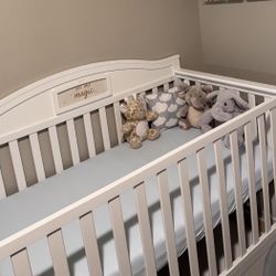 Graco 5-in-1 Convertible Crib + FREE Graco Deluxe Mattress (Like New)