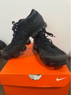 Nike Air VaporMax Triple Black  size 9