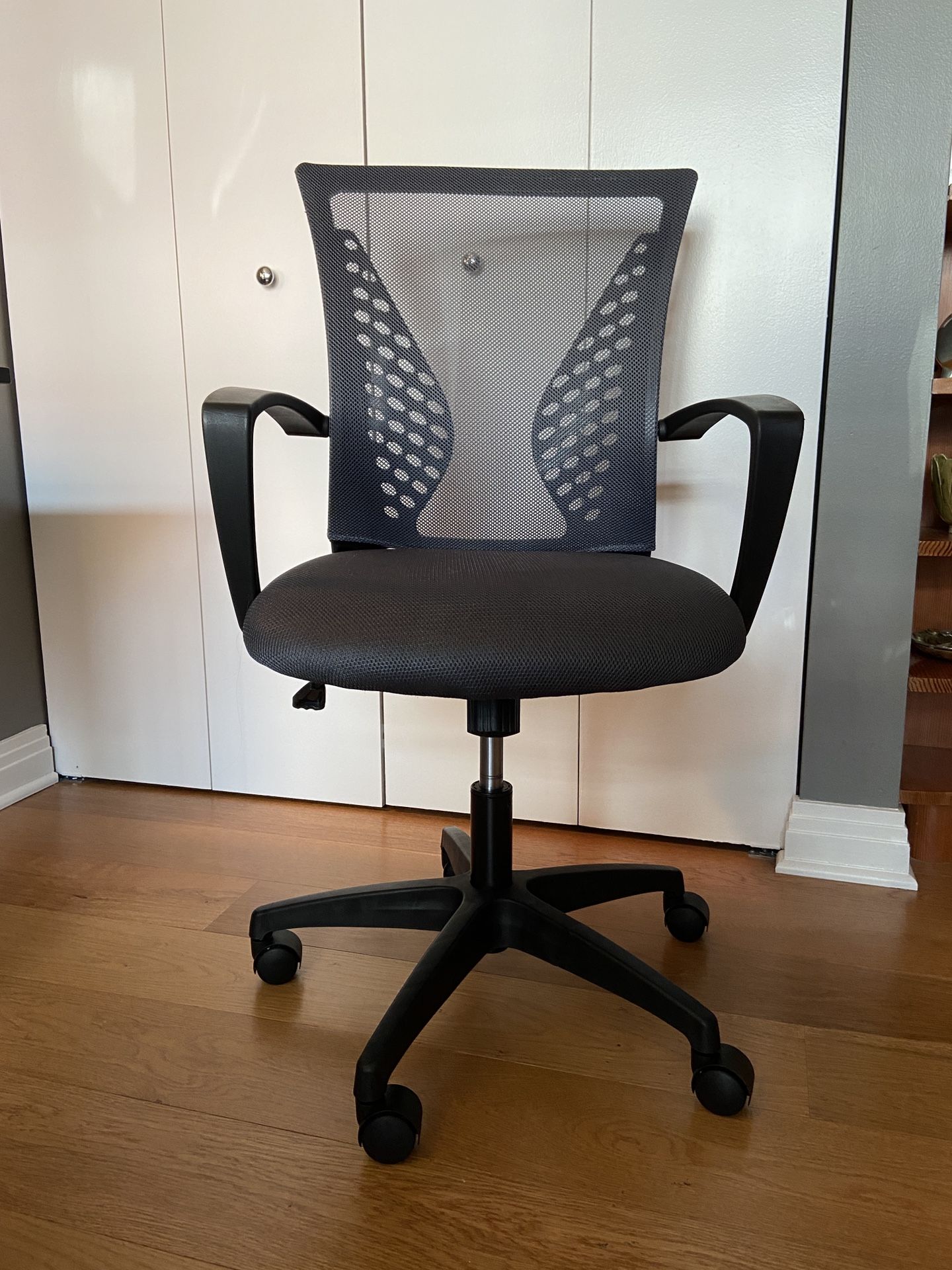 Almost New Ergonomic Computer Desk Chair