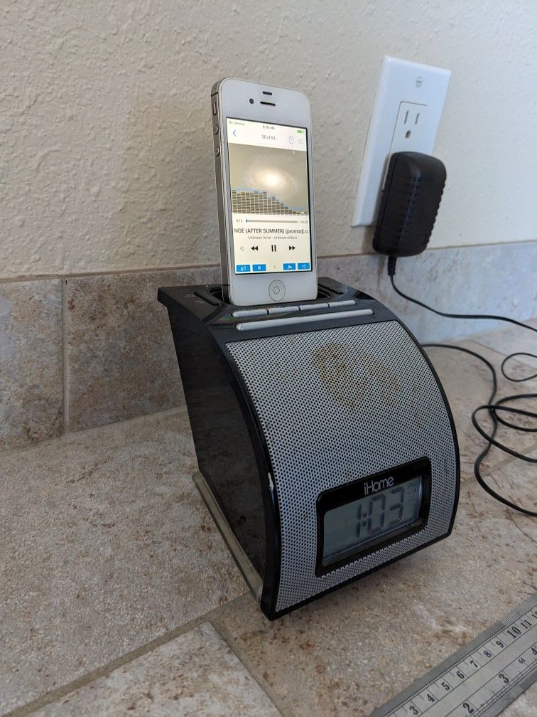 IHome Morning Alarm Clock For iPhone 4
