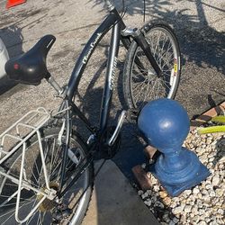 Schwinn Clear Creek 26” Used DELRAY BEACH GOOD CONDITION with bike rack And Free Brand New Helmet
