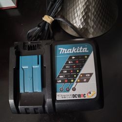 Makita Charger