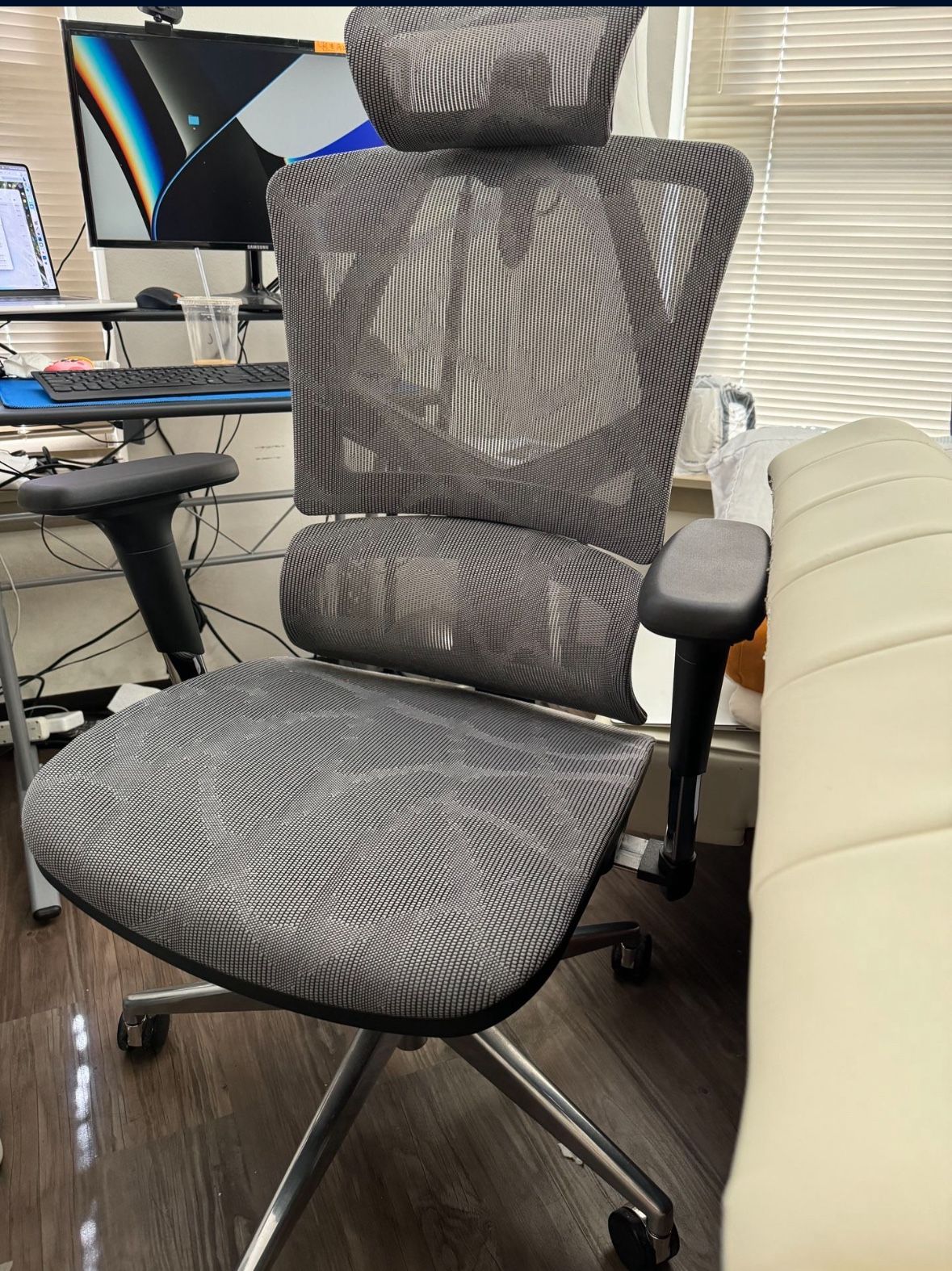 Nearly New Ergonomics Office Chair
