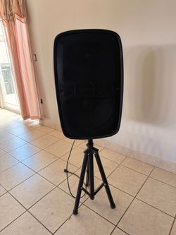 Bluetooth speaker with stand