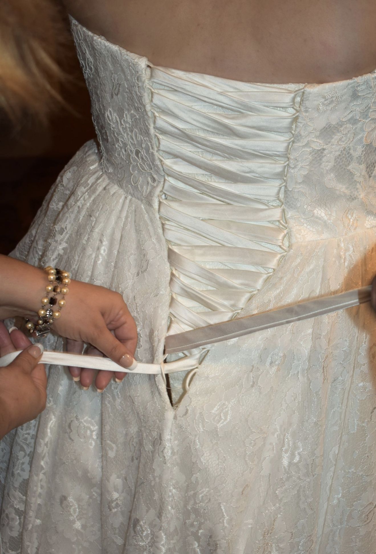 Elegant White Lace Strapless Wedding Dress