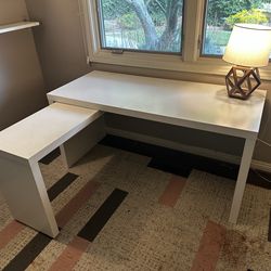 Desk w/Extendable Side Table