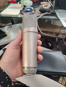 Rode NT1-A Mic With Shockmount And Power Supply