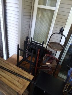 One bedroom furniture left furniture needs to go 40$