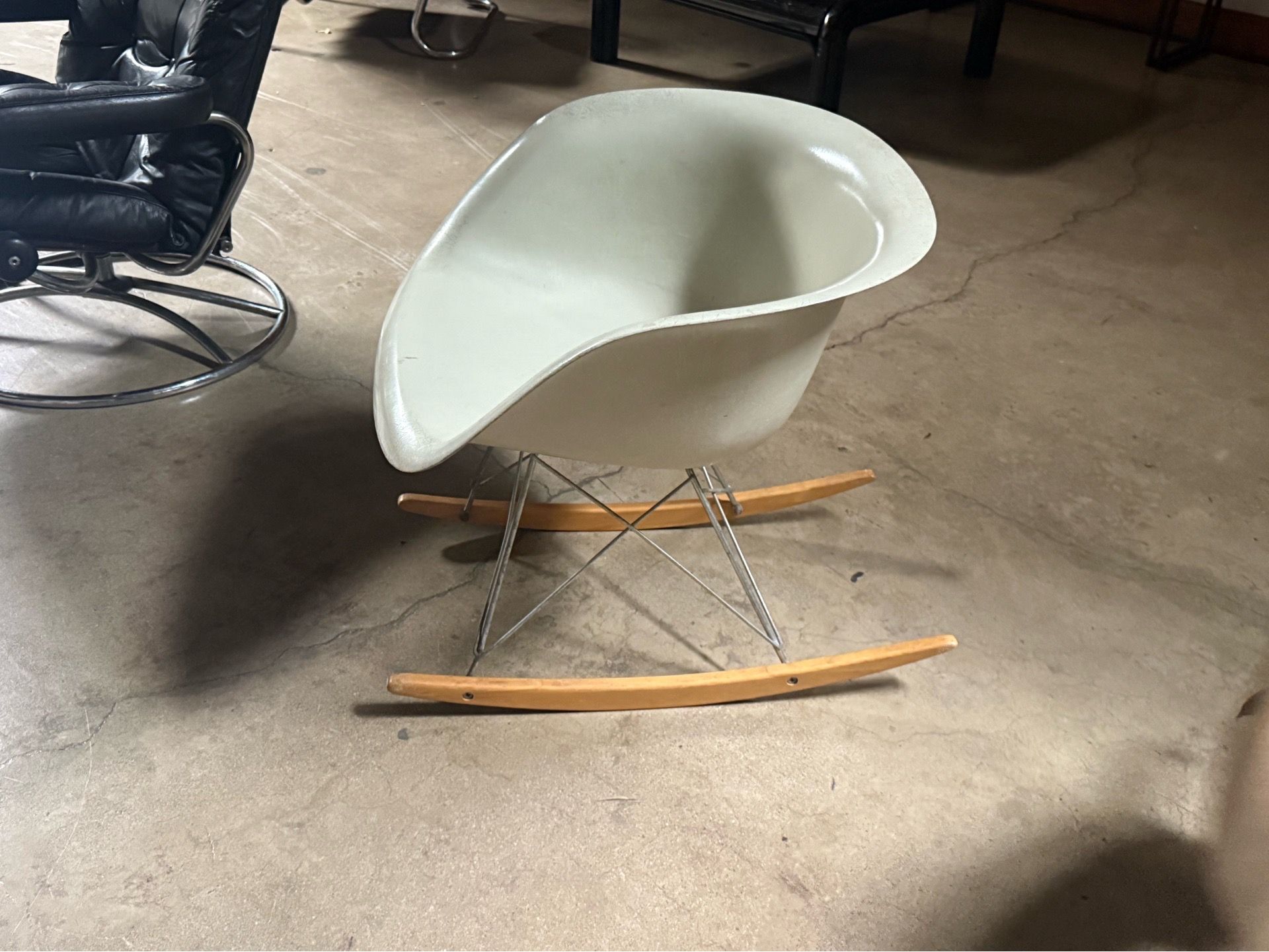 Vintage Eames Fiberglass RAR Rocking Chair by Herman Miller – Mid Century Modern