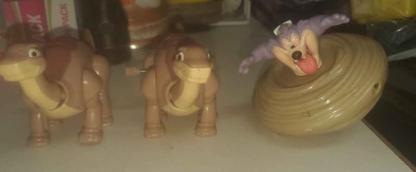 5 PIECE TOY LOT- Dinosaur From Land Before Time And Taz