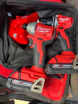 Milwaukee M18 18V Lithium-Ion Brushless Cordless Compact Drill/Impact Combo Kit (2-Tool) w/(2) 2.0 Ah Batteries, Charger & Bag