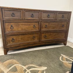Great Dresser With Lots Of Space