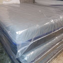 ❄️❄️❄️ $209 Queen Memory Foam Mattress Only $209 ❄️❄️❄️❄️