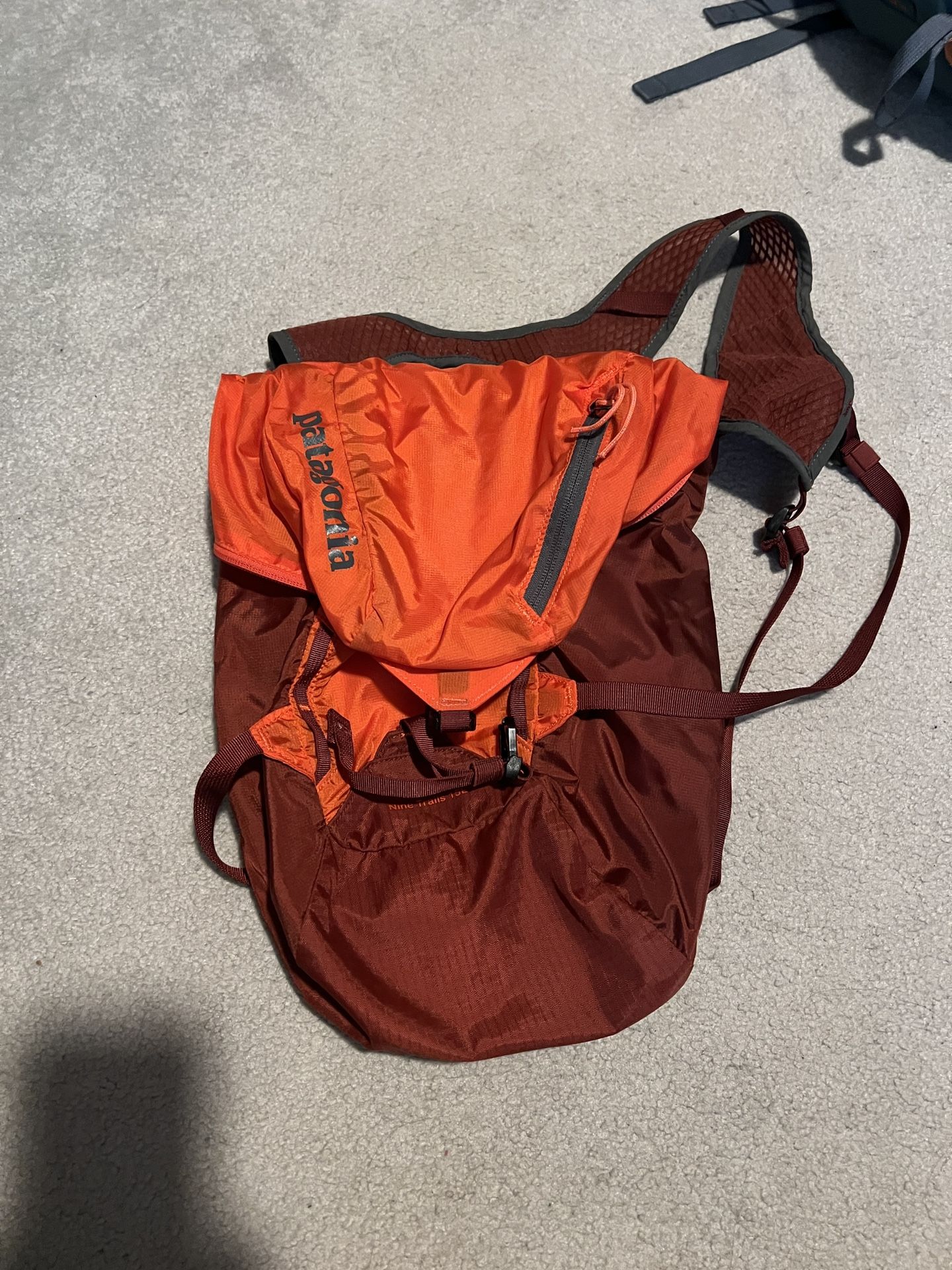 Patagonia Nine Trails 15L Backpack Orange Red – Lightweight Trail Running Hiking great Condition