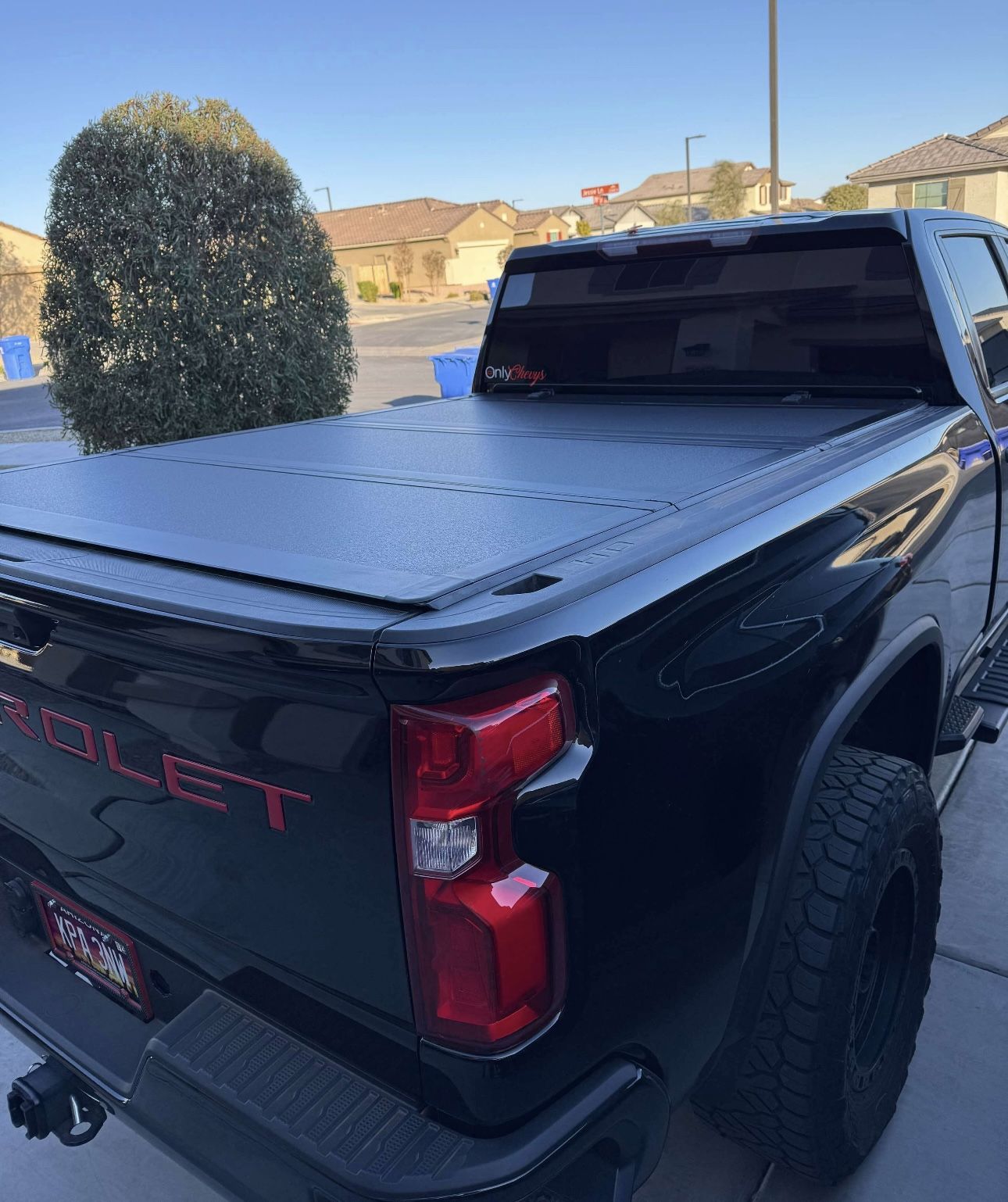 Rough Country Hard Flip-Up Truck Bed Tonneau Cover for Chevy Silverado & GMC Sierra 2500HD/3500HD (2020-2025) - Aluminum Tri-Fold Bed Cover, Fits 6'9