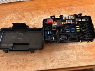 Fuse box for 2004 base model Honda Cr-v