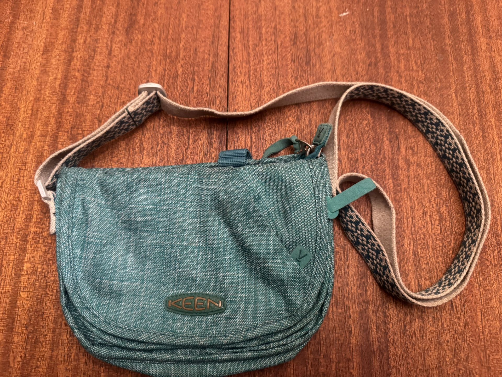 Keen Cross Body Purse