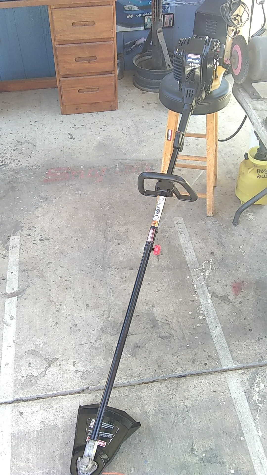 Craftsman 4 cycle weed eater for Sale in Visalia, CA