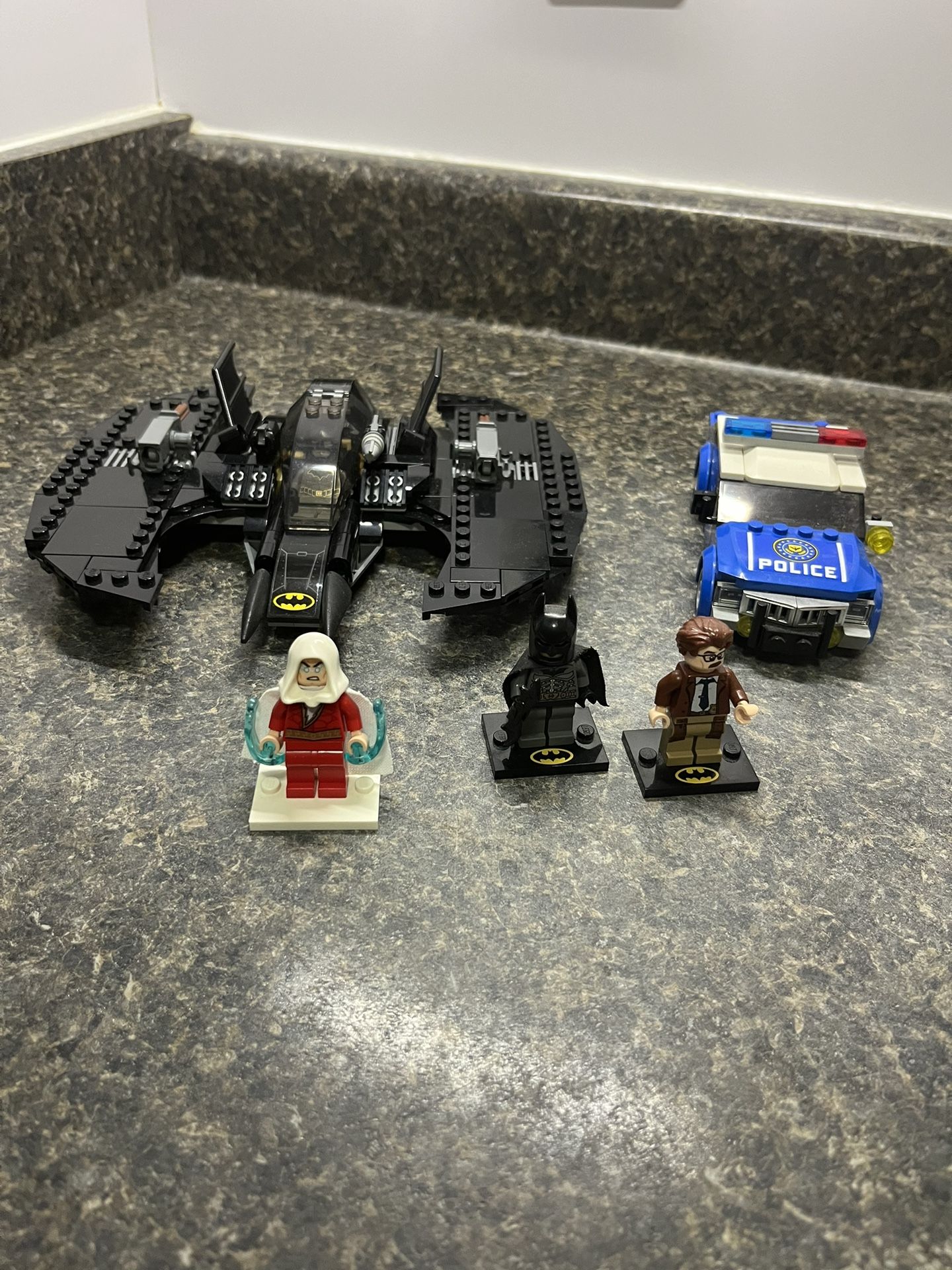Batman Beyond Batarang with Extending Wings Prop Replica & 3 Batman minifigs, Bruce Wayne & Alfred