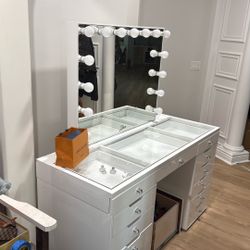 Diva Vanity 