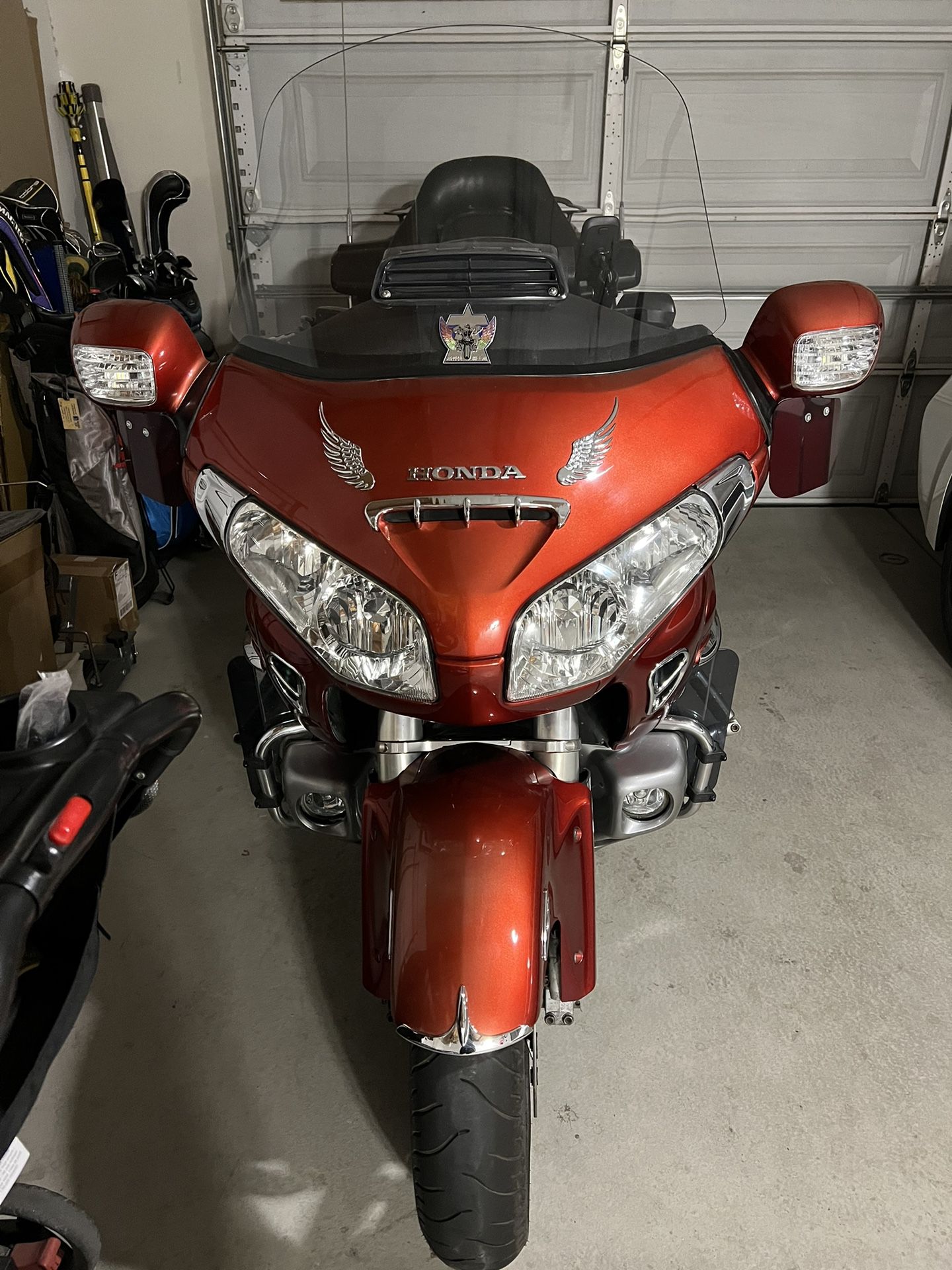 2008 Honda Goldwing Fully Loaded with ABS & Auto Park 