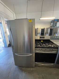 REFRIGERATOR AND STOVE ( COMBO)