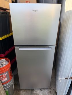 Whirlpool Top-Freezer Refrigerator Silver