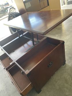 Living Room Coffee Table (Rise/Collapsible Top)