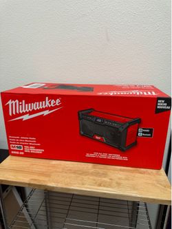 Milwaukee M18 jobsite speaker