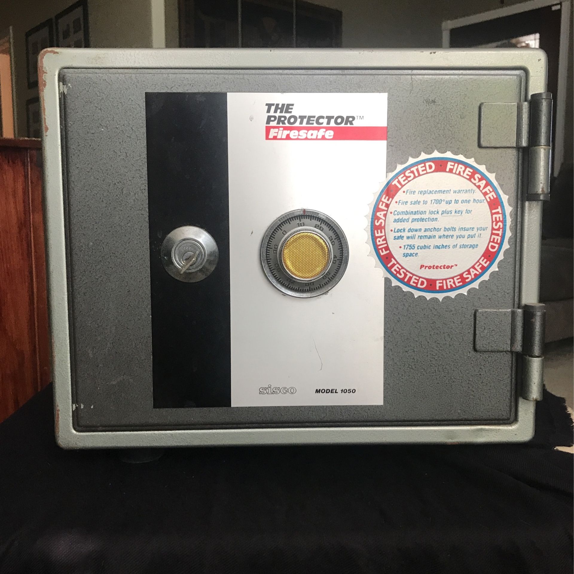 Safe - The Protector Firesafe Sisco model 1050 (16.5w x 15.25d x 14.25h)