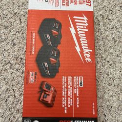 *NEW* Milwaukee M18 XC5.0Ah (x2) Battery kit with M18/m12 Charger