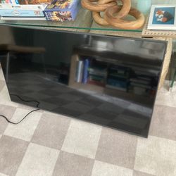 Samsung 43” Smart TV (UN43DU7200F) + Wall Mount – Excellent Condition