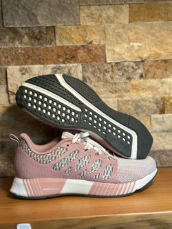 Women’s Reebok sneaker with floatride core size 7