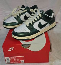 Nike Dunk Low Vintage Green Sneakers – Women's size 7.5 / Men's size 6 $50