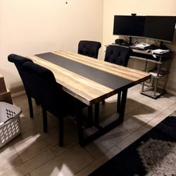 Dinner Table With 4 chairs 