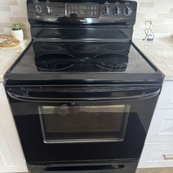 Electric Stove Great Condition !