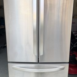 !!NEEDS NEW COMPRESSOR!! LG FRENCH DOORS 21.8 Cubit Feet
