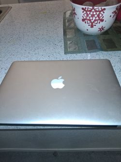 APPLE MACBOOK AIR LAPTOP