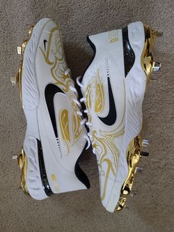 Nike Alpha Huarache Elite 3 Low cleats in size 14