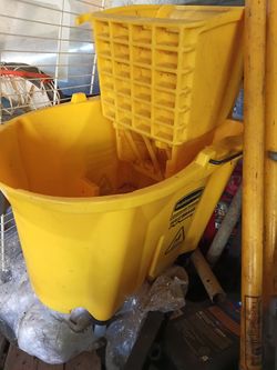 Commercial mop bucket and wringer