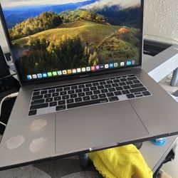 2018 MacBook Pro 15" / Touch Bar 
