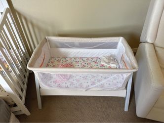 Infant bedside bassinet