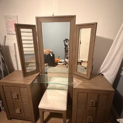 Vanity 